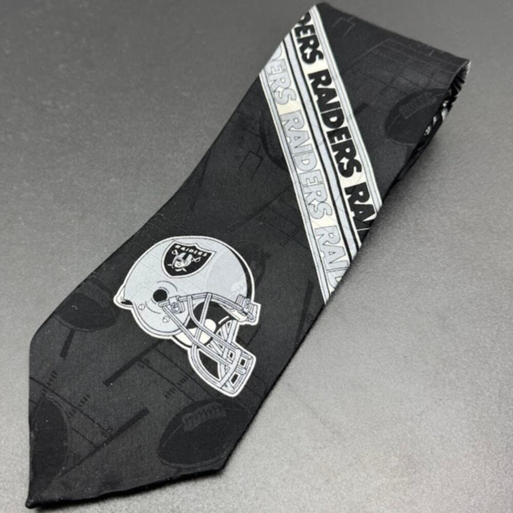 Team NFL Raiders Helmet Logo Necktie Black Silver 1996 NFLP